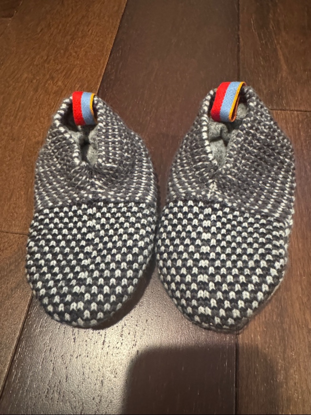 Bombas Toddler Gripper Socks, size 5-7 in gray, black and white tweed
